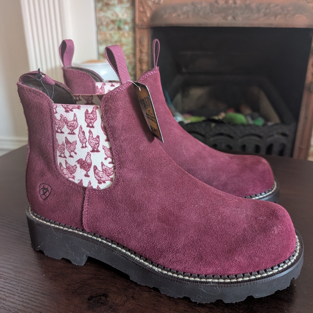 NWT Ariat Women's Fatbaby Maroon Suede Chelsea Boots Sz 10
